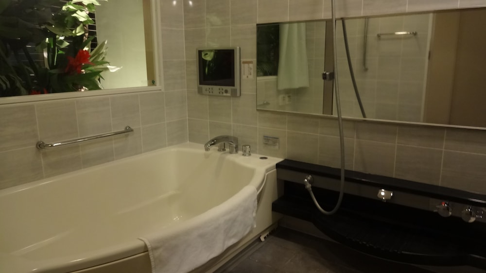 Breezbay Hotel Resort And Spa 7/42