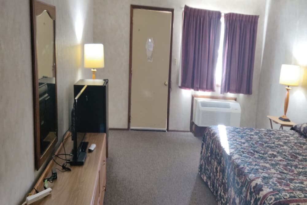 Love Hotels Tomahawk at Lake Mohawksin WI 28/49
