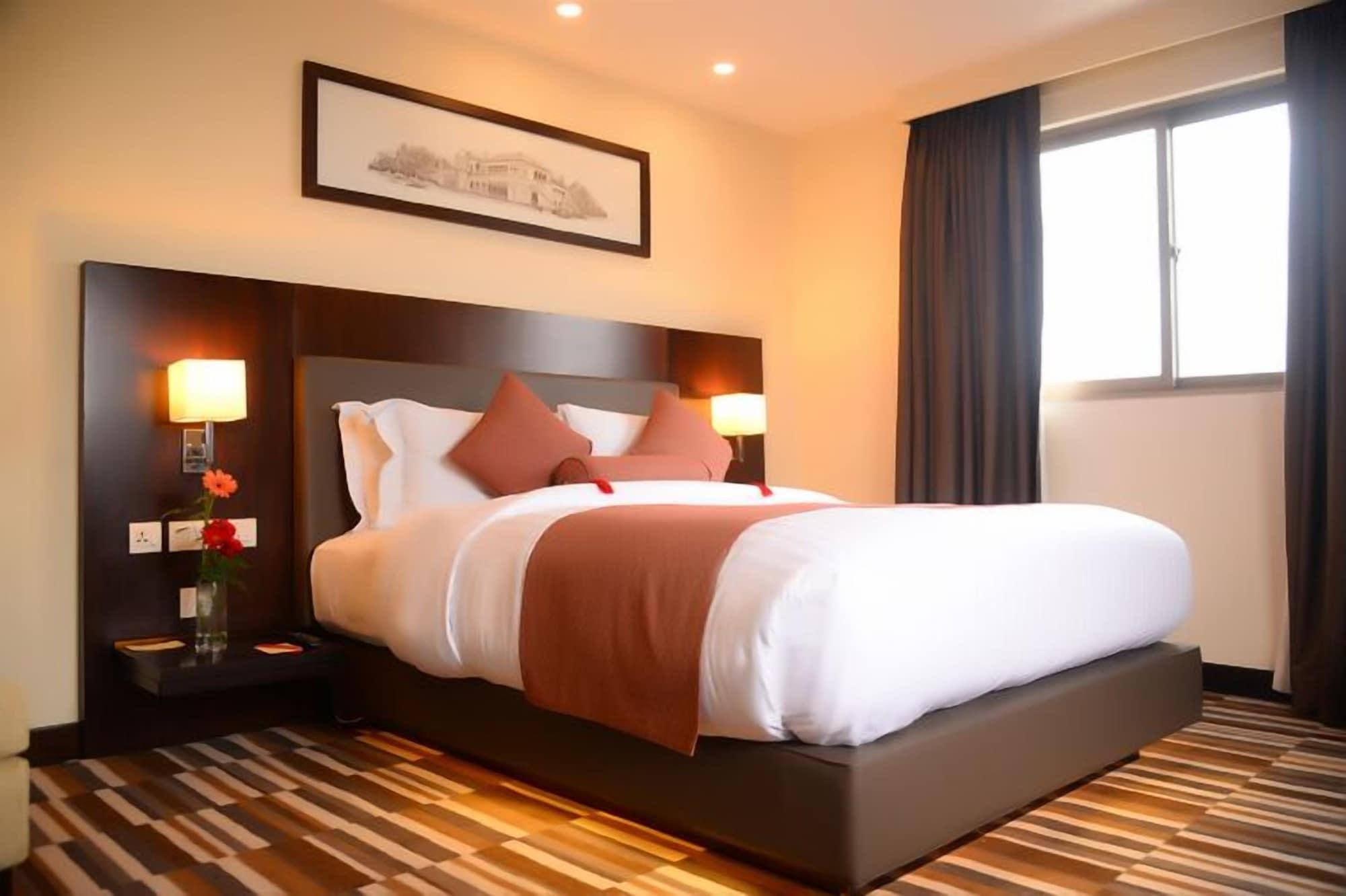 Avari Xpress Gulberg Lahore 17/36