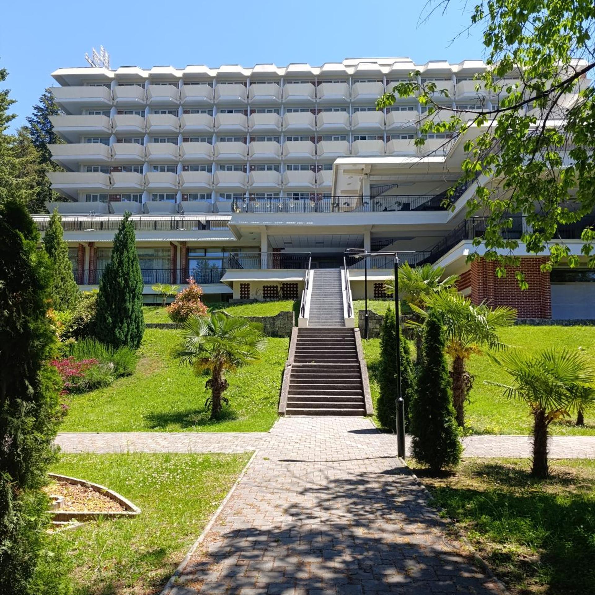 Metropol Hotel 48/54