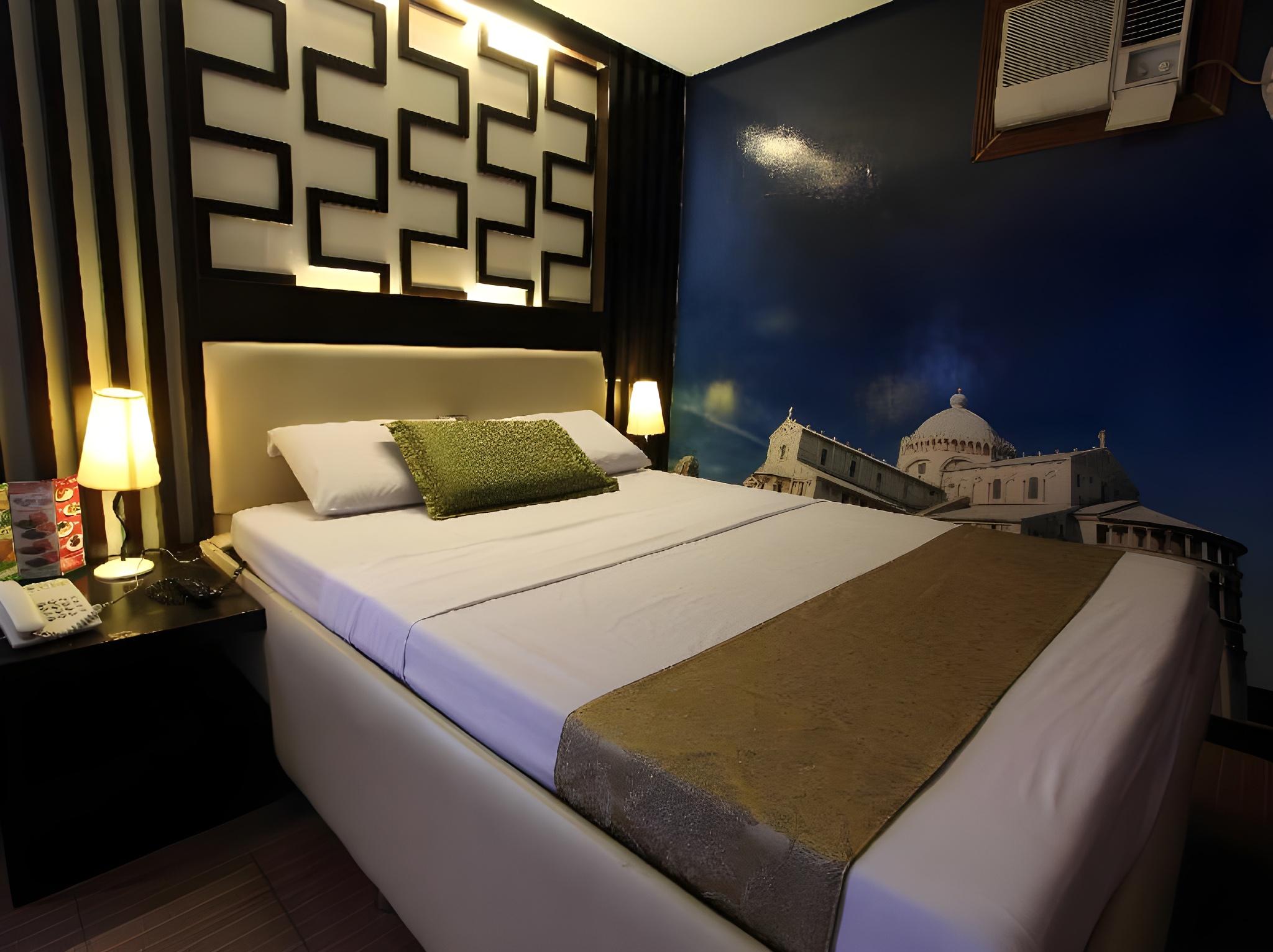 Euro Suite, Queen Bed