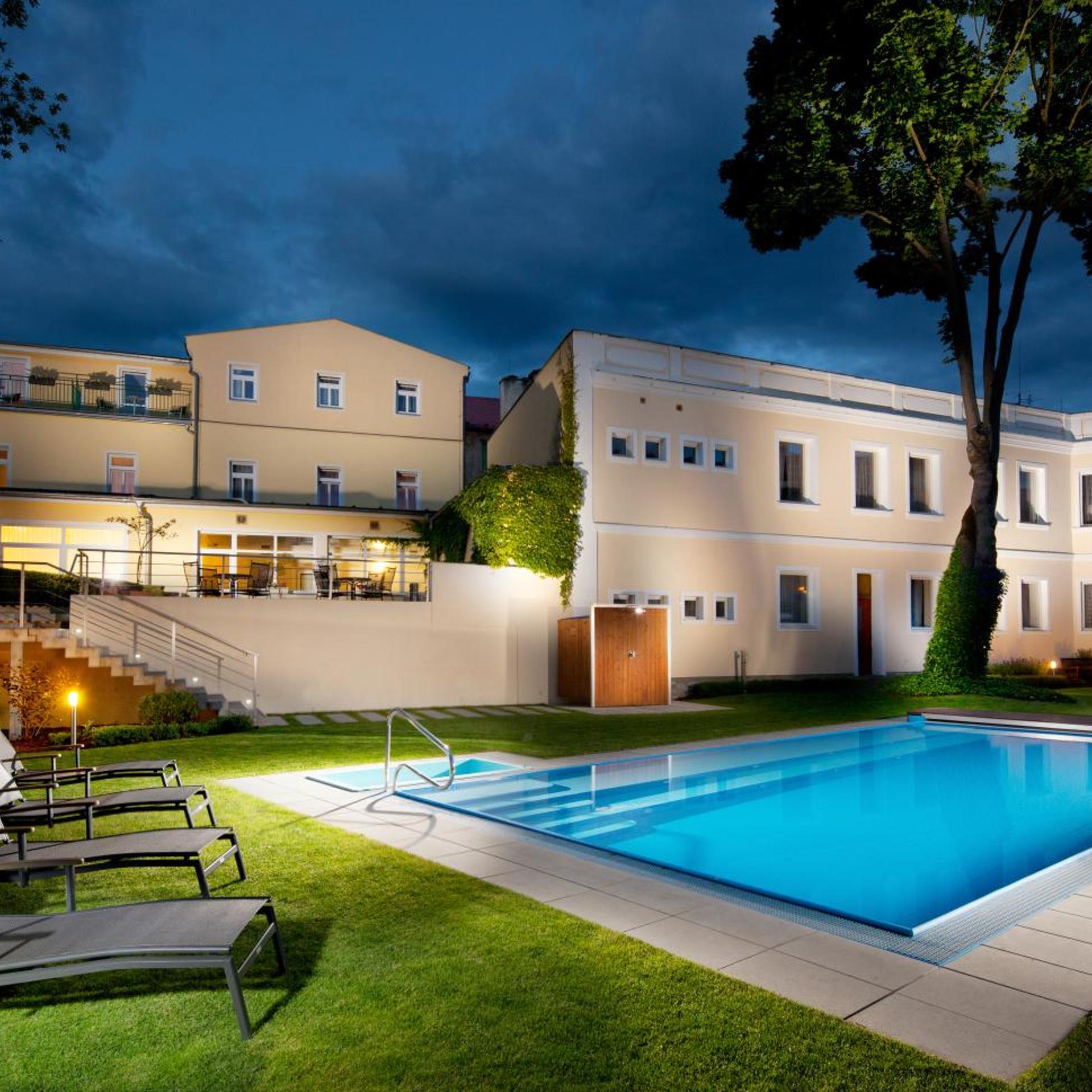 Hotel Reza 64/72