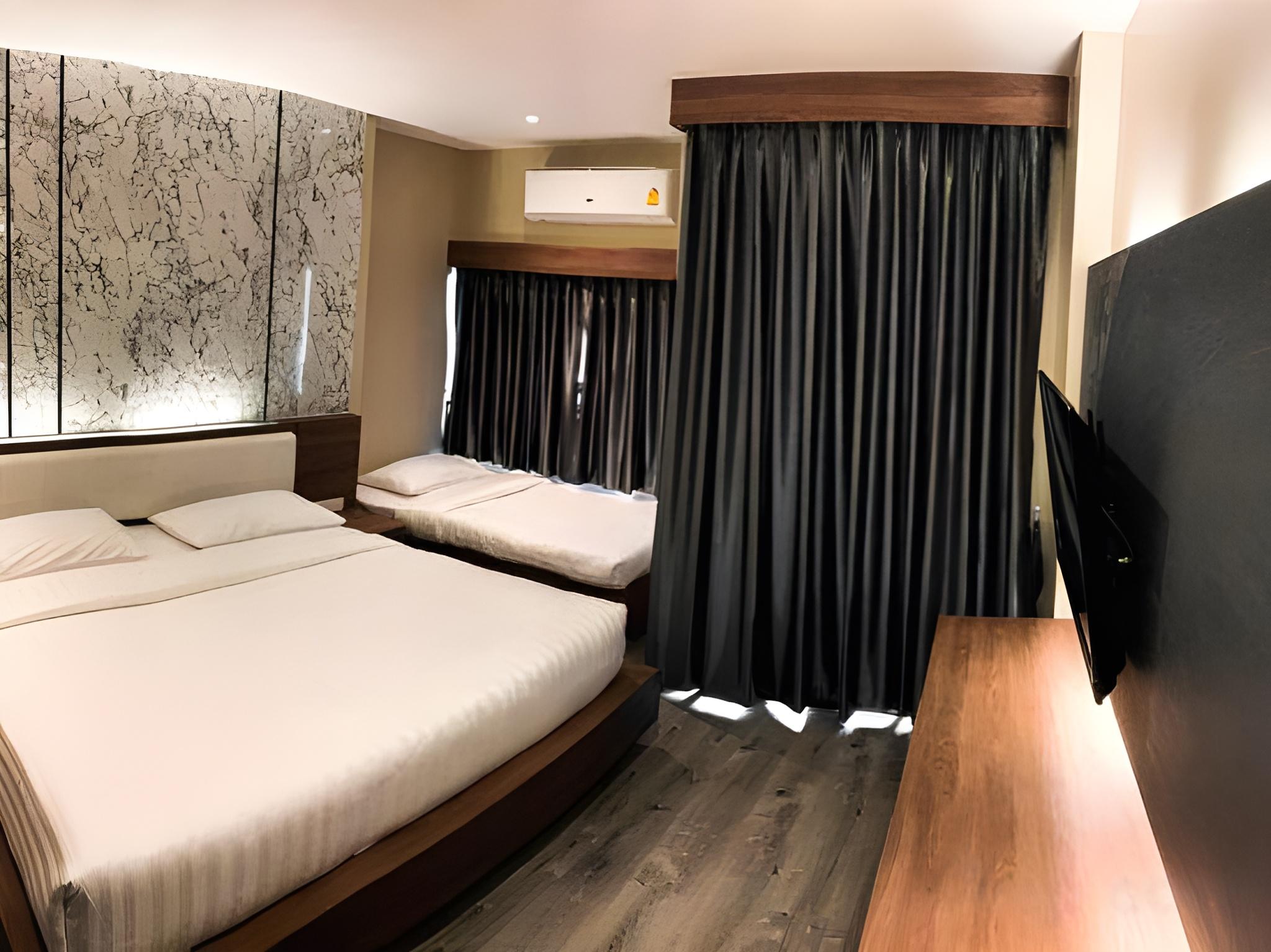 The Chess Hotel 20/38