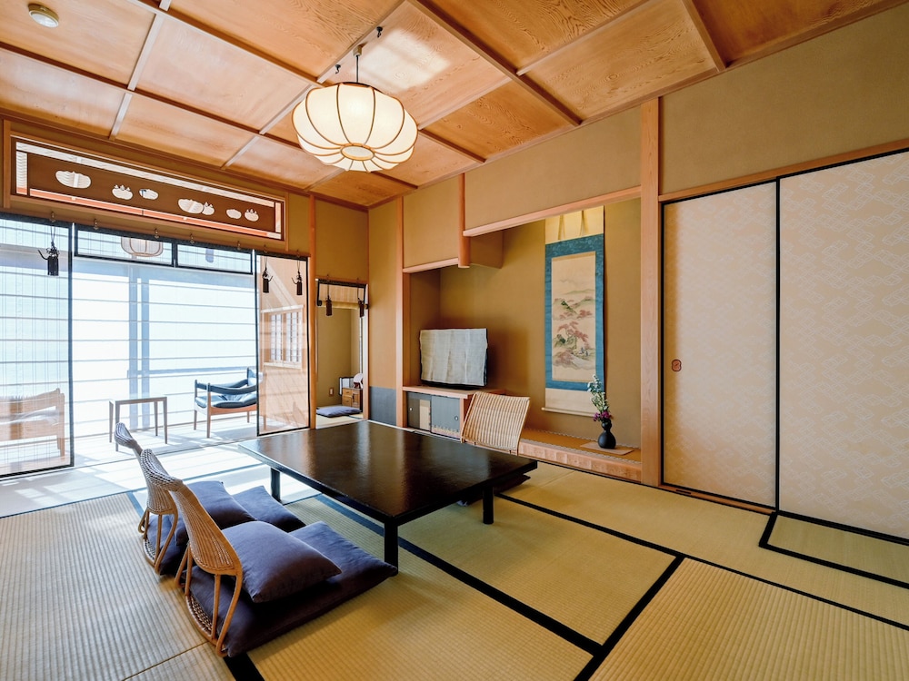 Japanese, Type C, 4 Futon Beds, Indoor Bath, Smoking