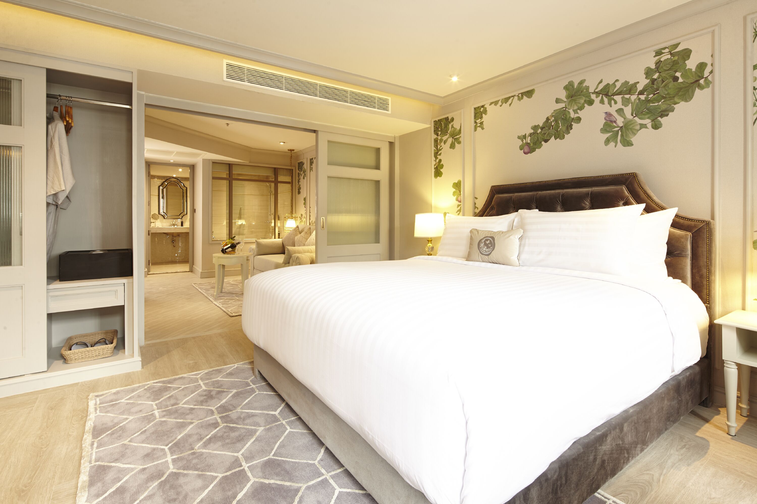 THE LIVING SUITE