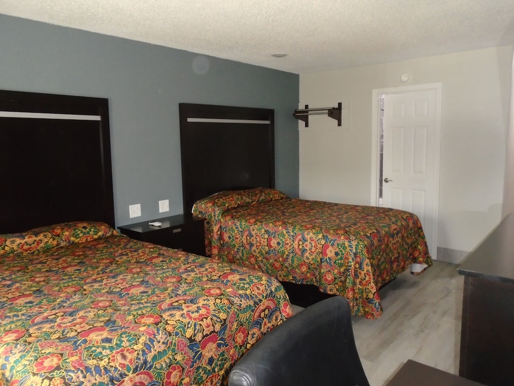 TOWN HOUSE MOTEL 45/61