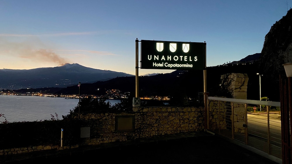 UNAHOTELS Capotaormina 25/81