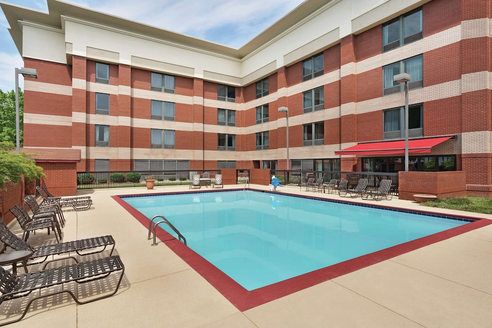 Hampton Inn Atlanta Stone Mountain 17/41