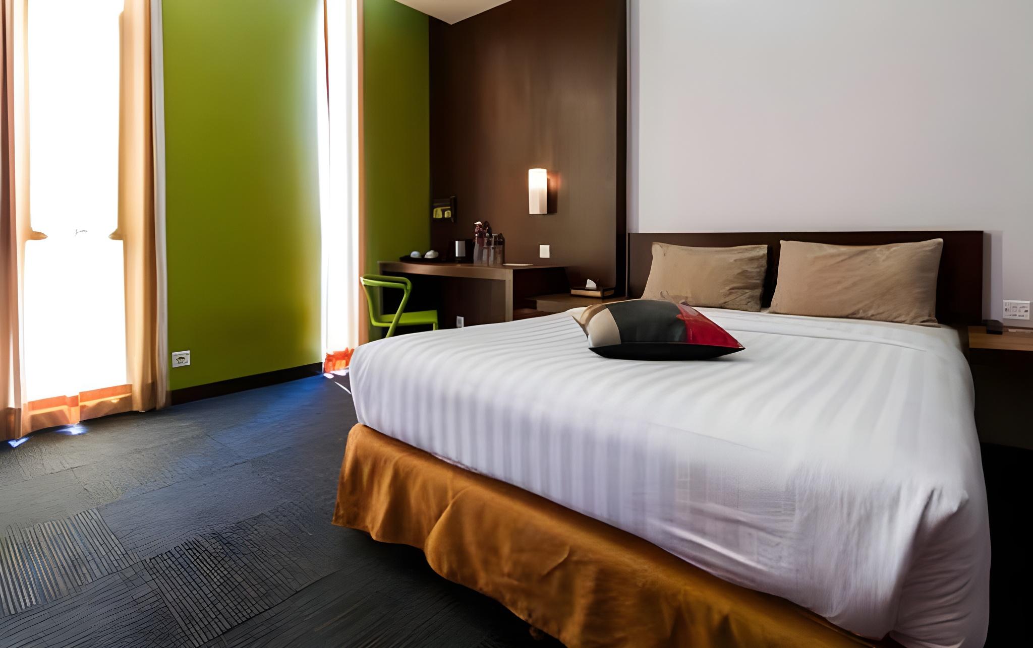 PLAN B HOTEL 10/35