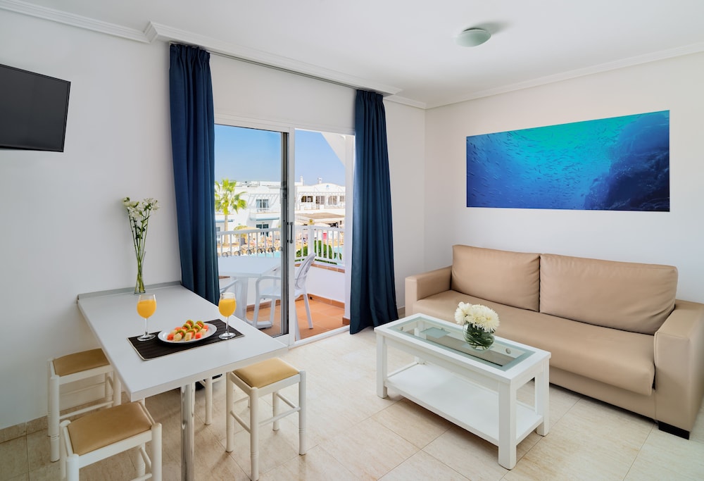 ARENA BEACH HOTEL 49/65