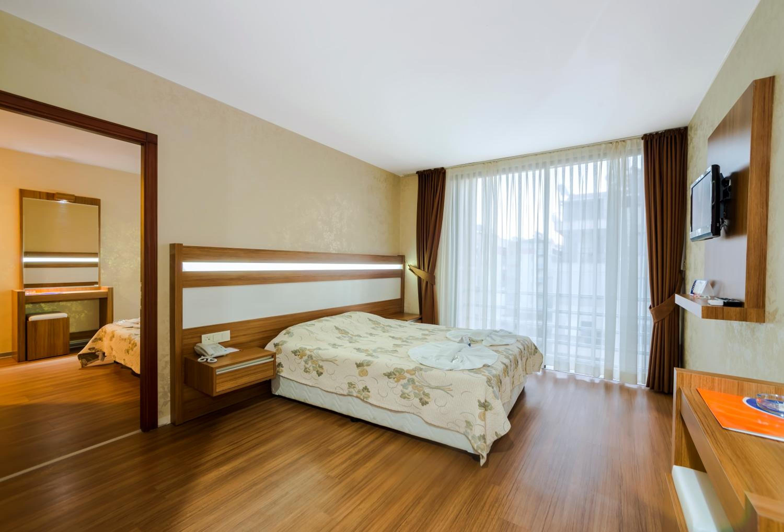Room, Double Bed