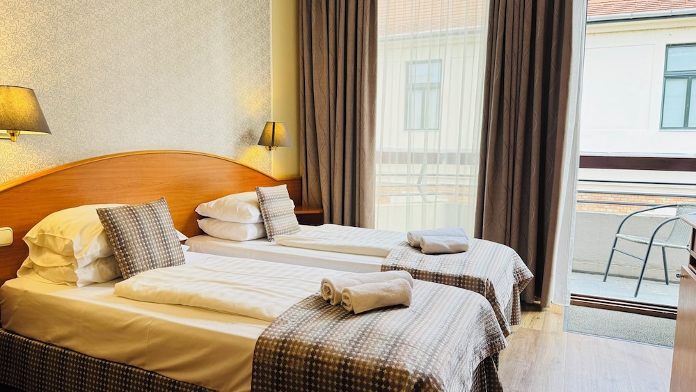 Deluxe, Twin Beds