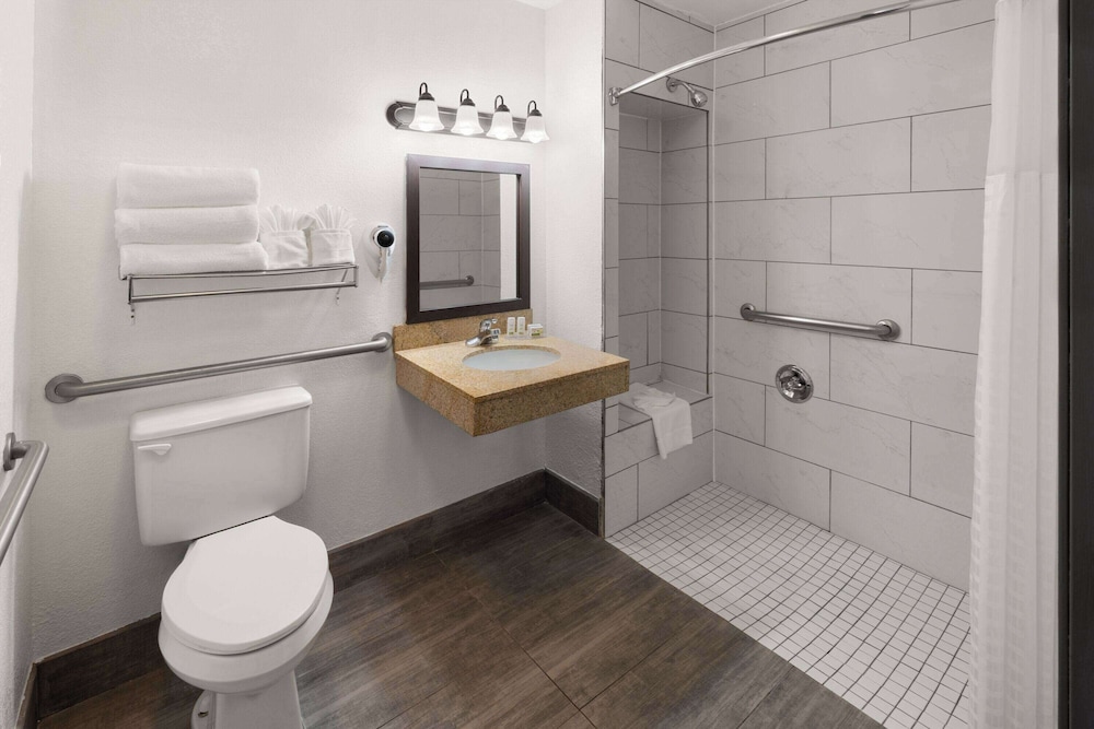 SYLO Hotel Denver Airport, a Ramada by Wyndham 51/57