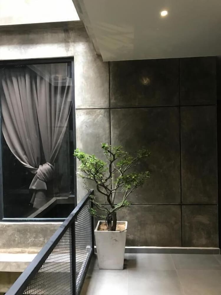 LE LODGE MANSION by Le Lodge 2/25
