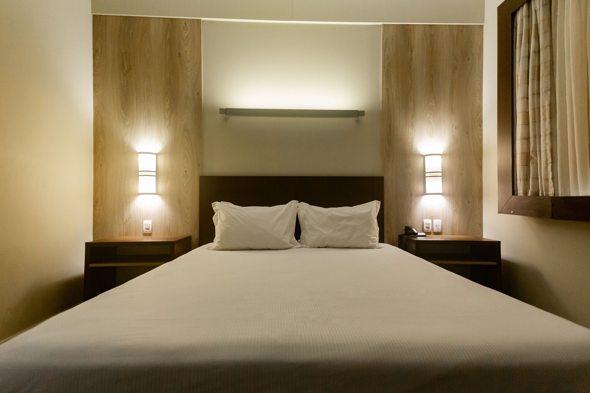 PREMIUM, QUEEN BED