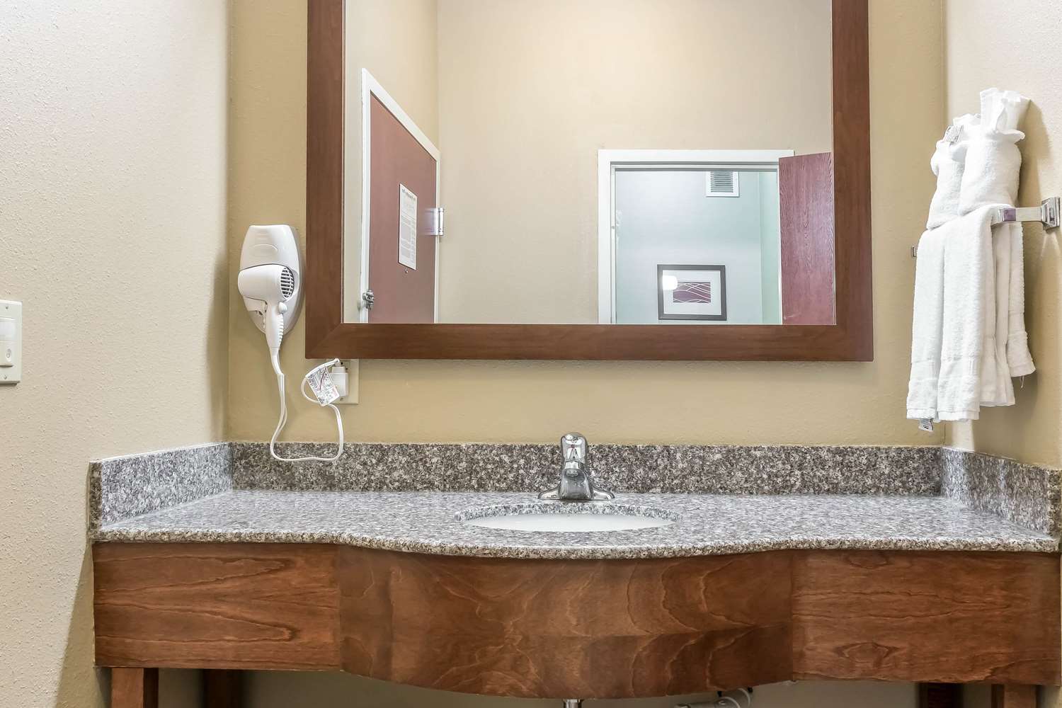 Comfort Inn Lancaster County Columbia, PA 13/13