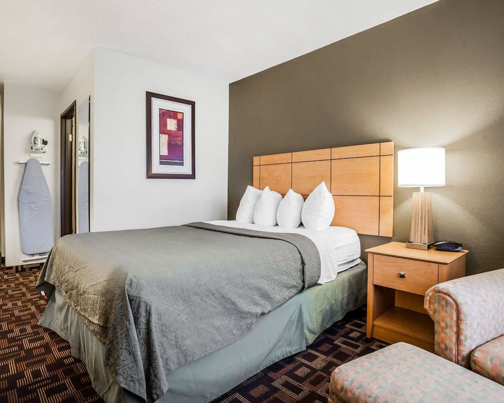 Quality Inn & Suites Des Moines Airport 11/50