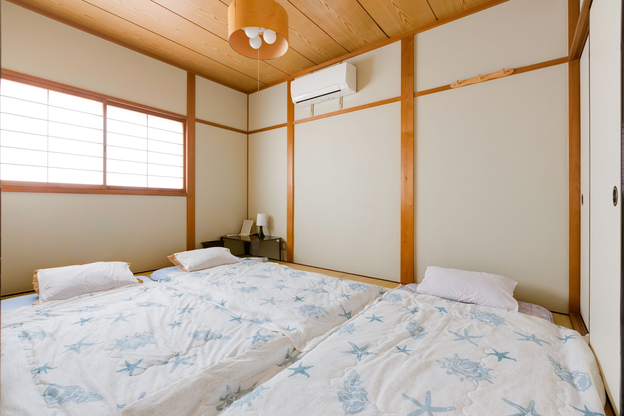 JAPANESE, SHARED BATHROOM