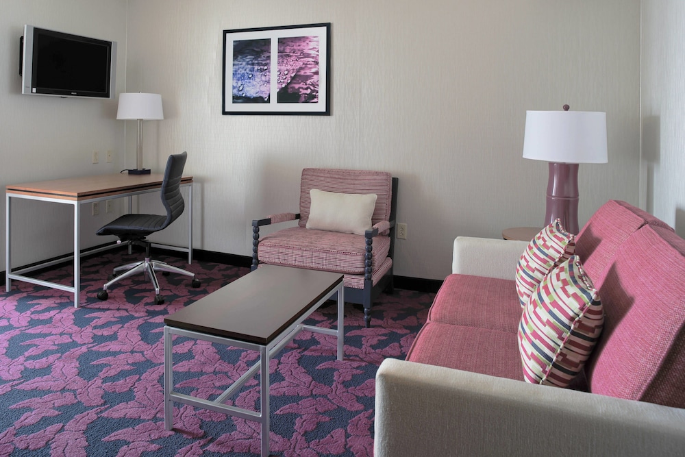 Springhill Suites by Marriott Virginia Beach Oceanfront 32/48