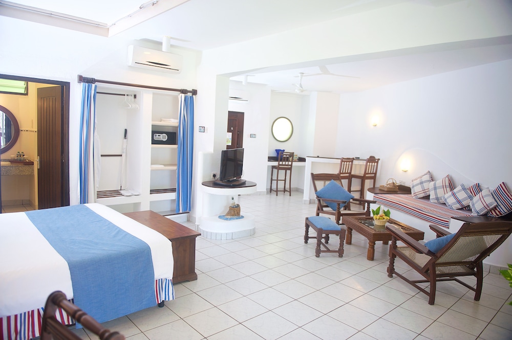 Voyager Beach Resort 33/38