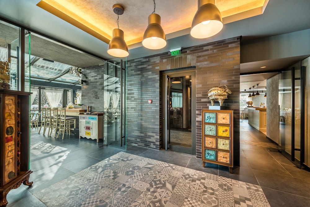 All Seasons Residence Hotel 37/68