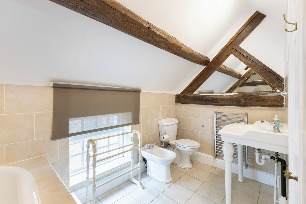 OYO Blenheim House 40/42