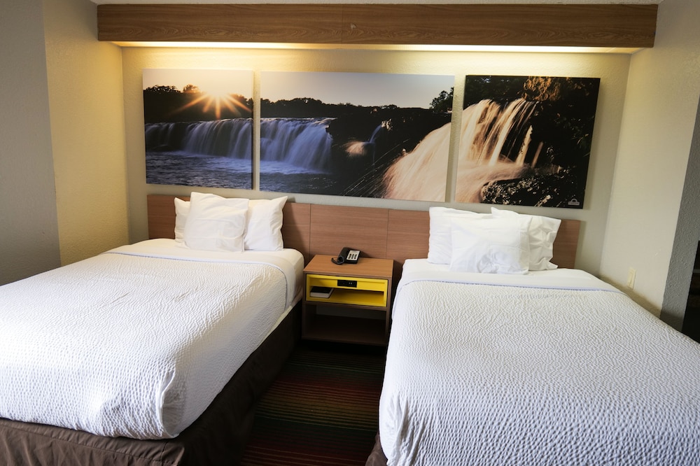 Days Inn By Wyndham Flint/Bishop International Airport 10/41