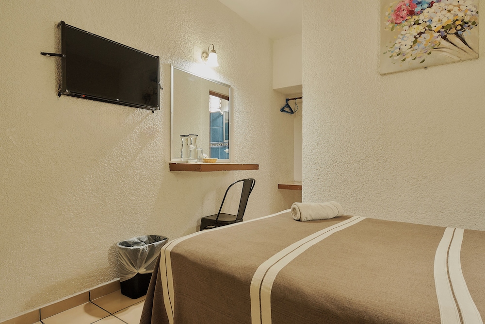 Hotel Cervantino 18/50