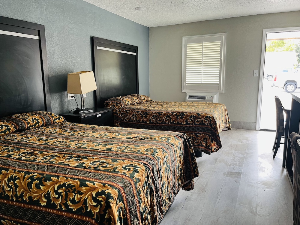 TOWN HOUSE MOTEL 19/61