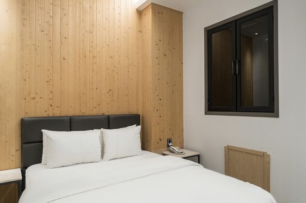 Suwon Station Myeongjak Hotel 8/57