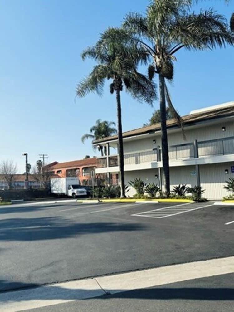 Motel6 Santa Ana, CA 46/53