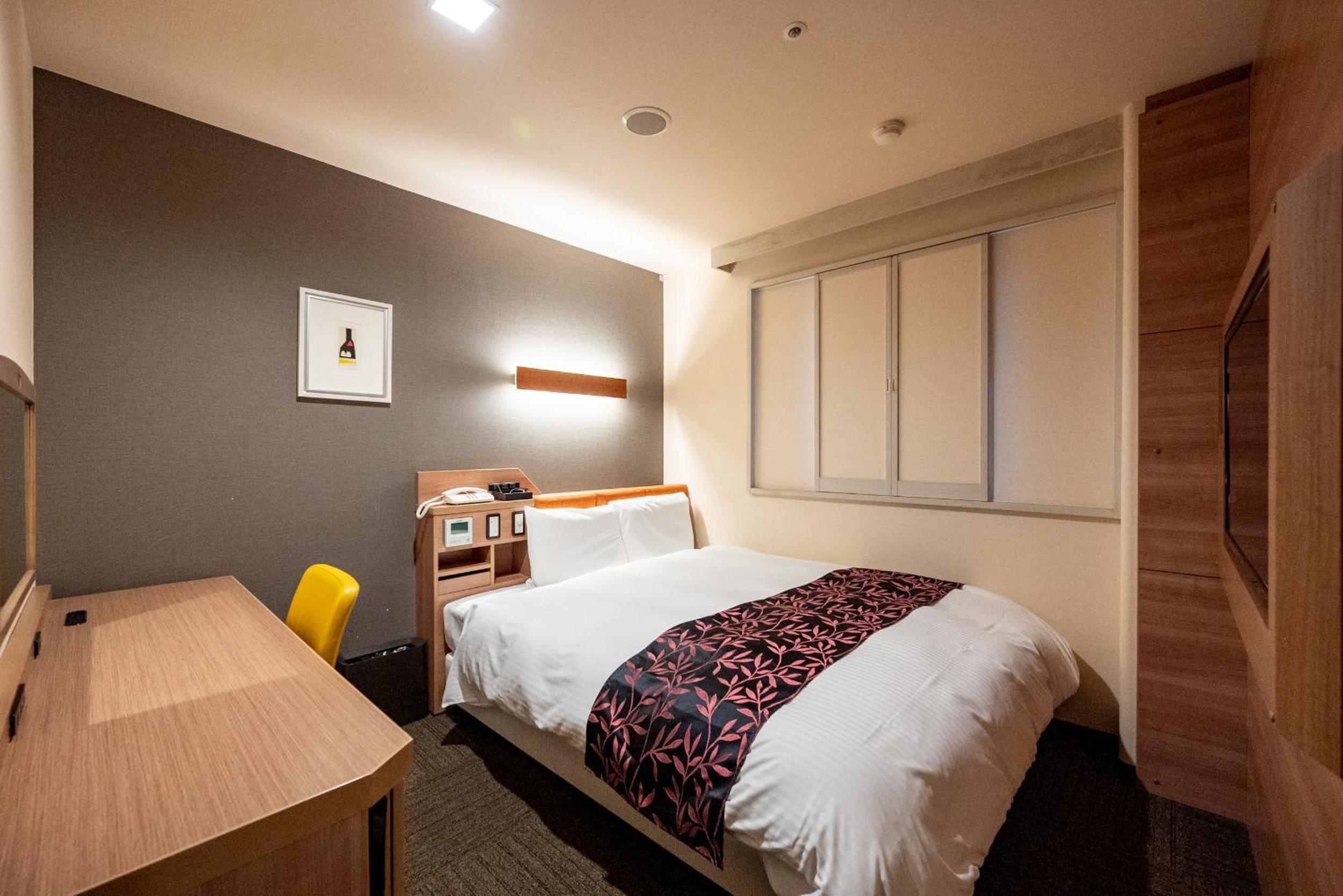 Room, Double Bed, Smoking