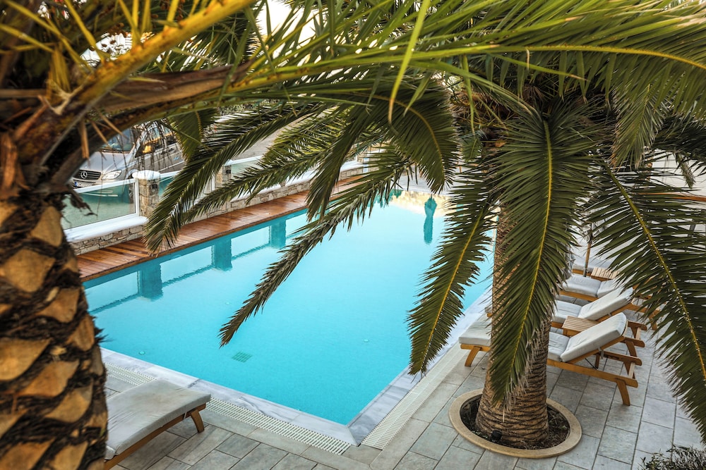 PETINAROS HOTEL 35/69