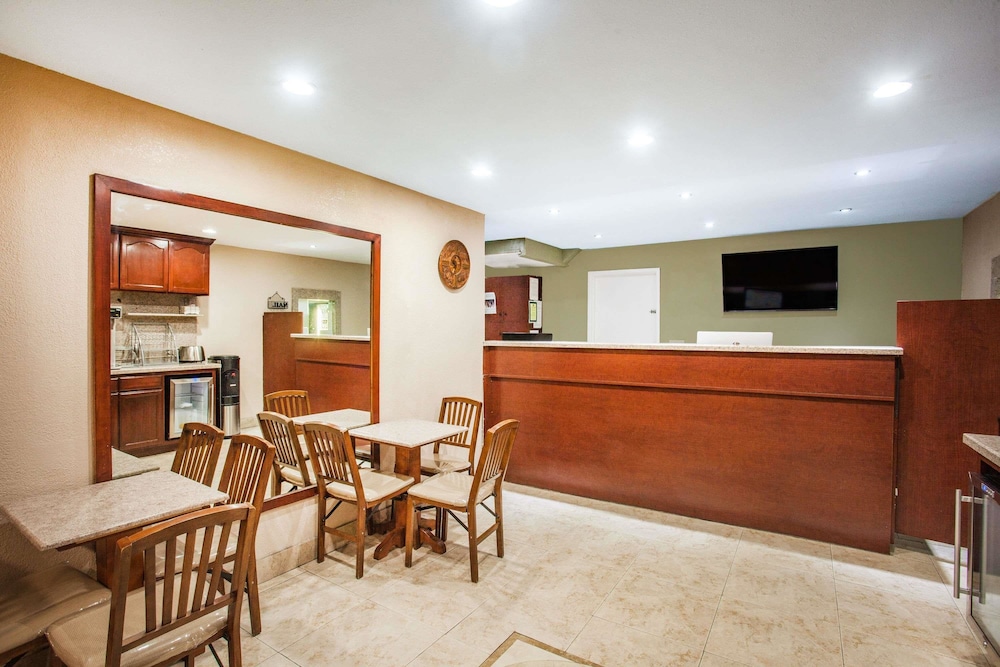 Super 8 By Wyndham Redlands/San Bernardino 7/25