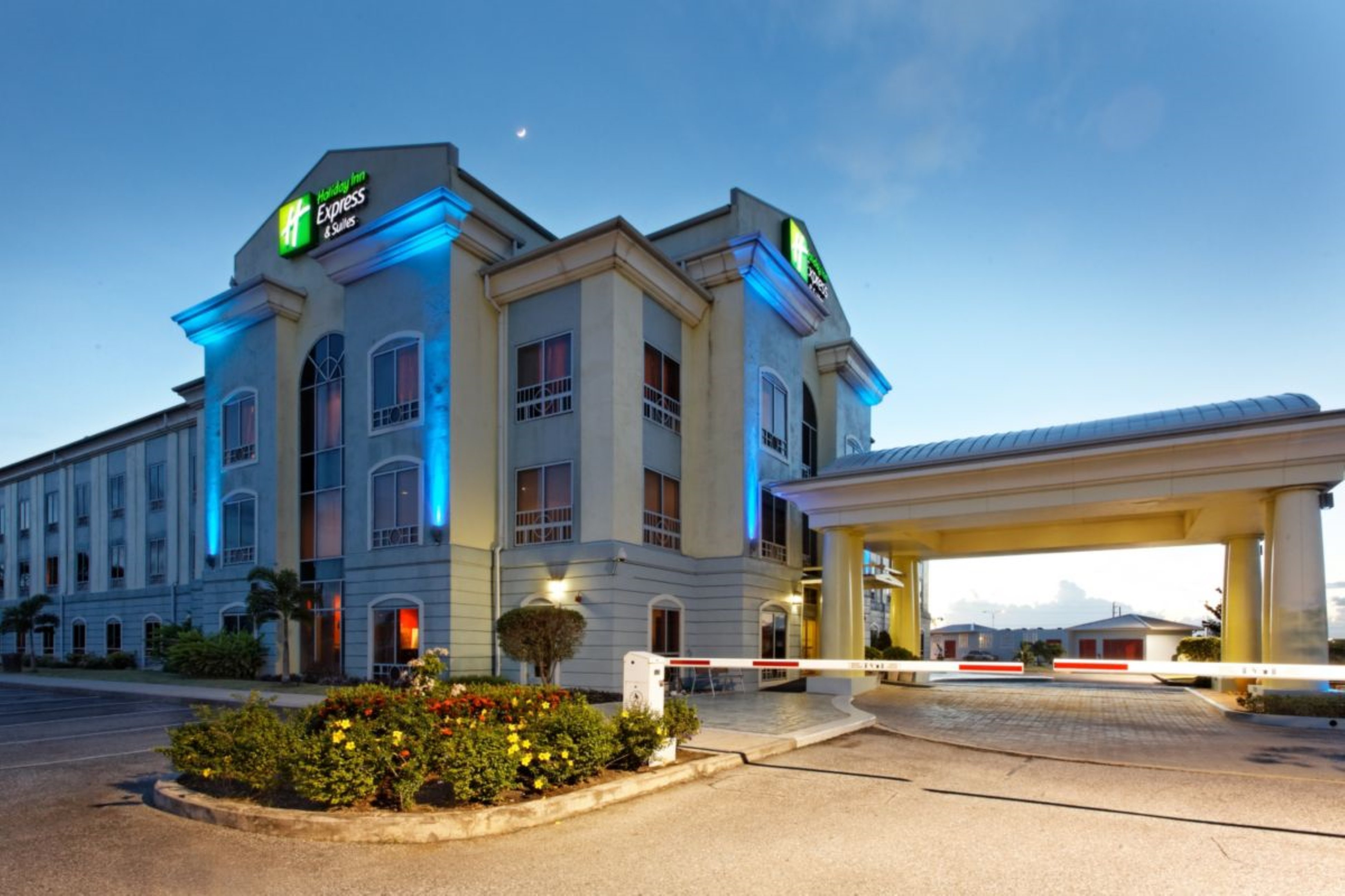 Holiday Inn Express Hotel and Suites Trincity Trinidad Airport 28/34