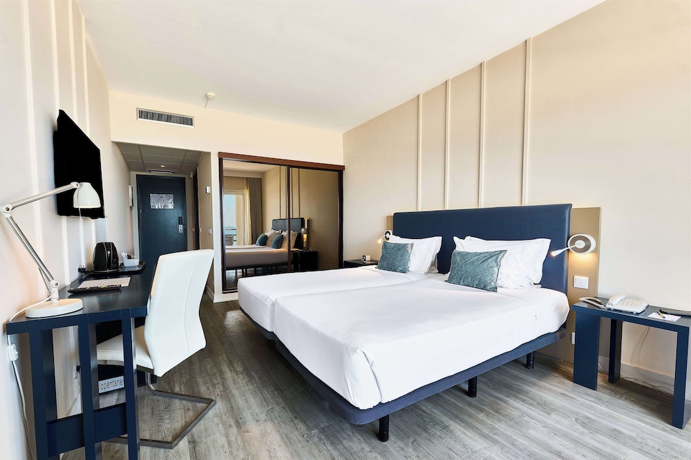 Premium, Twin Beds, Lateral Side Ocean View