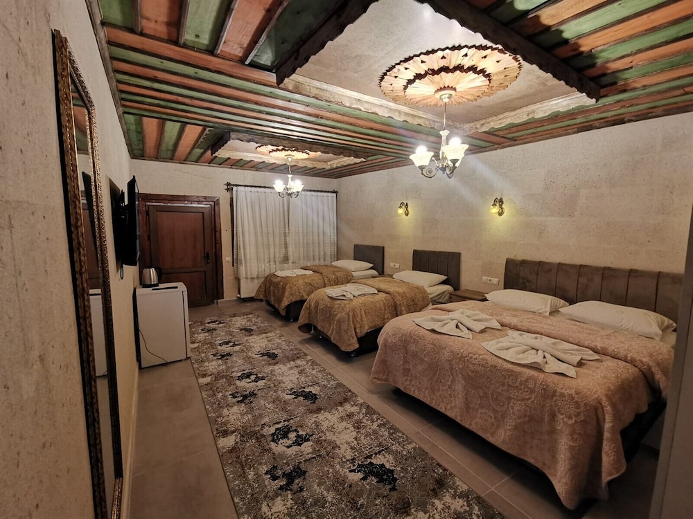 Falcon Cave Suites 13/49