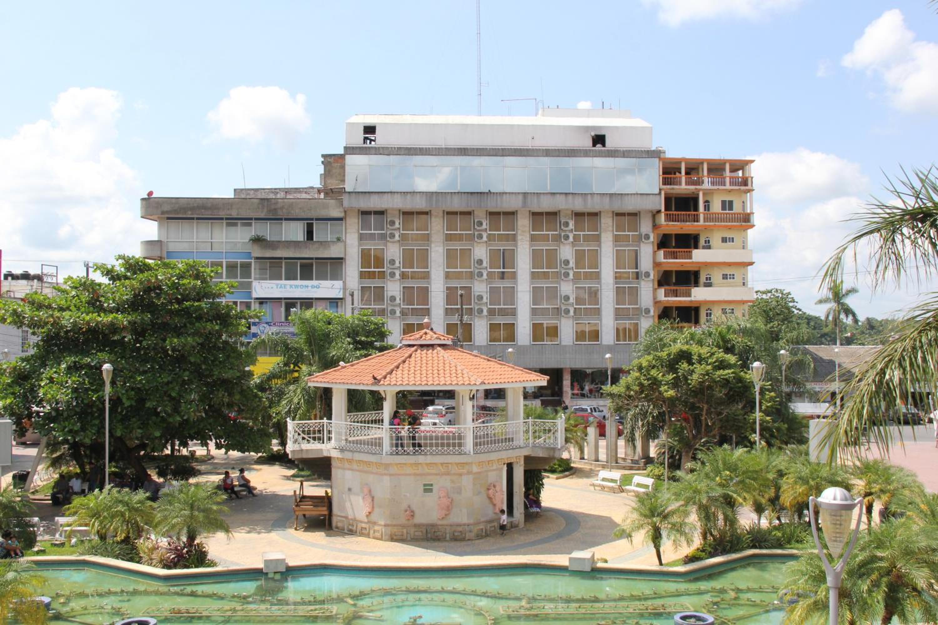 May Palace Hotel 1/43