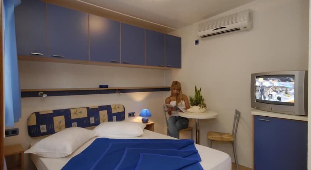 Mobile Home, Double Bed