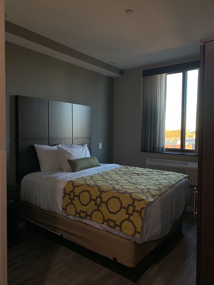 Voyage Hotel 7/15