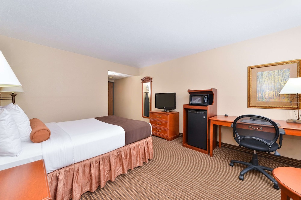 Revel Hotel Minot, SureStay Collection by Best Western 33/66