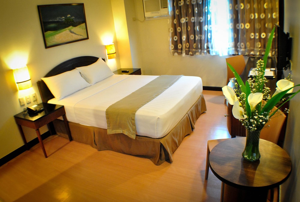 Fersal Hotel Neptune Makati 34/65