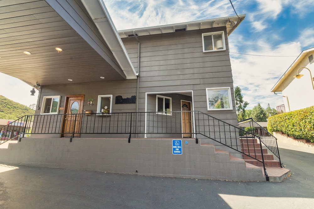 Mariposa Lodge 39/47