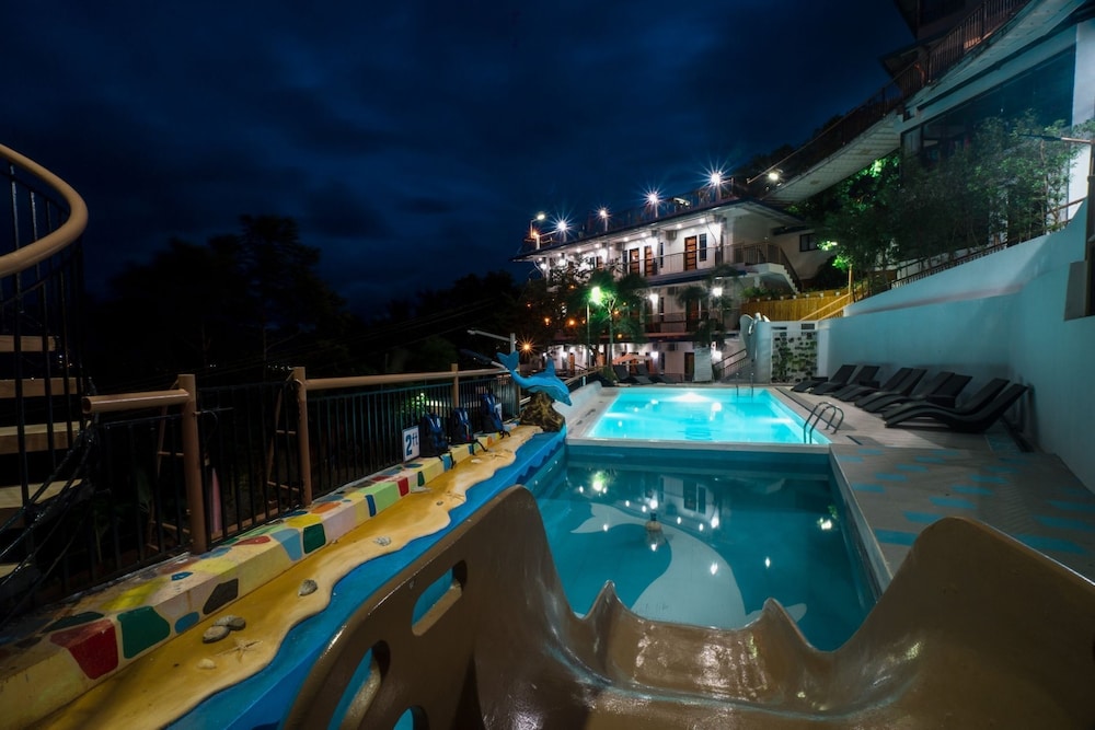 Skylodge Resort 46/50