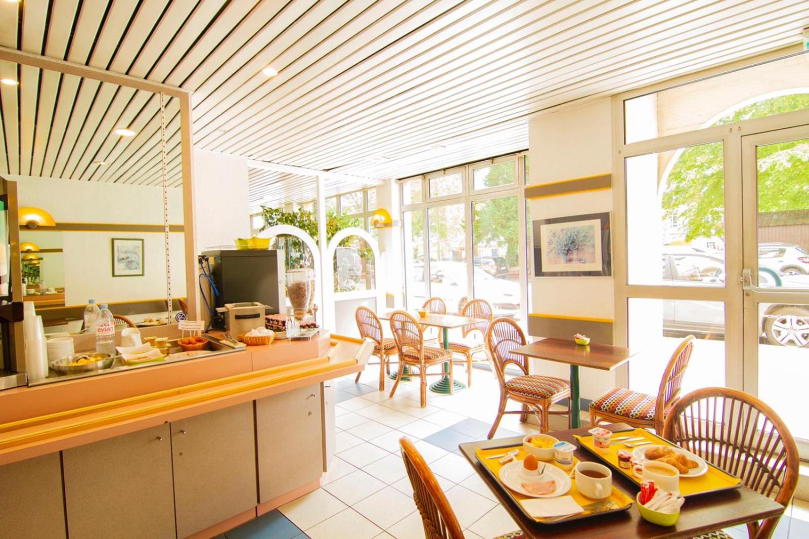 EGG HOTEL - HOTEL LES GENS DE MER Dieppe 23/48