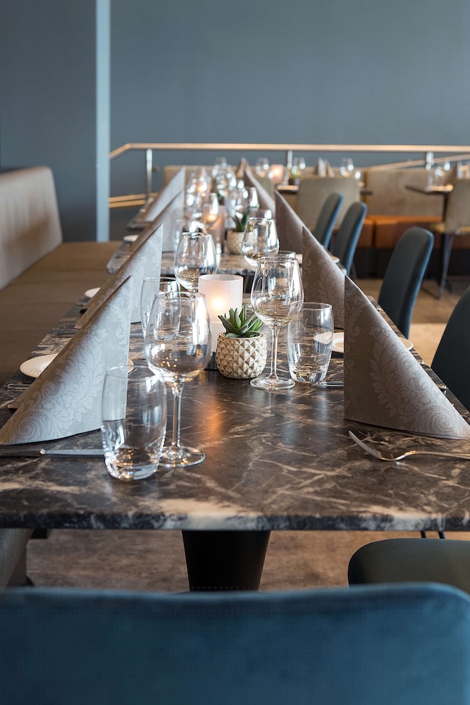 Park Inn By Radisson Oslo Airport Hotel West 50/75