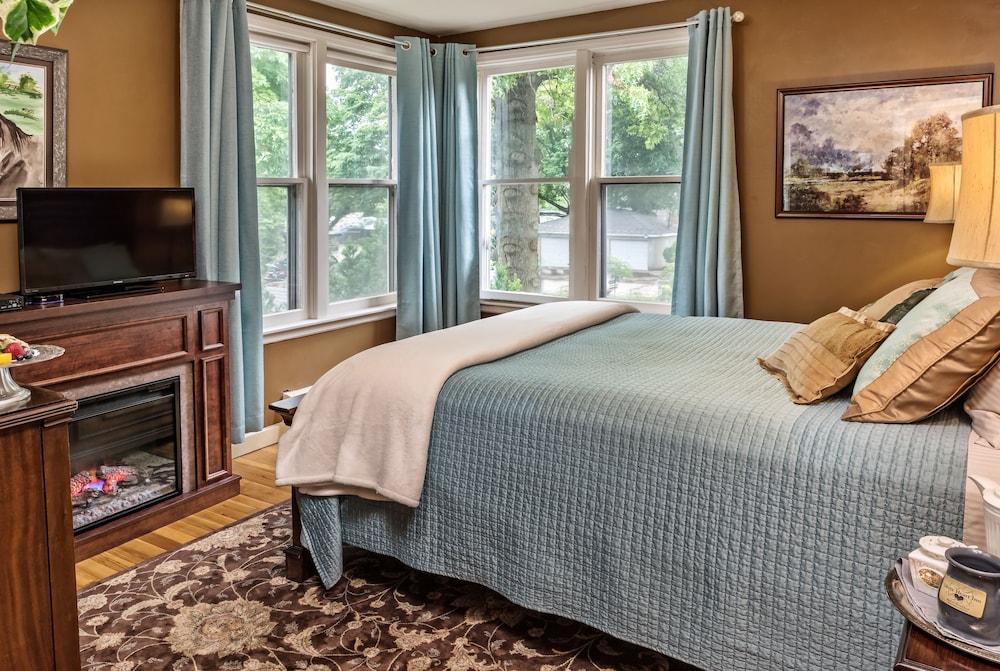 Silver Heart Inn and Cottages 14/70