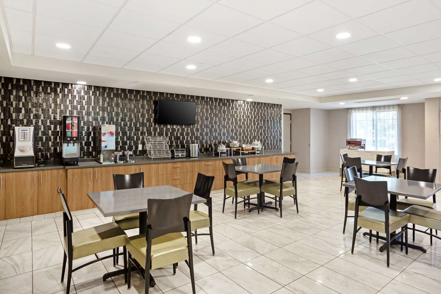 Best Western Plus Coalinga Inn 45/62