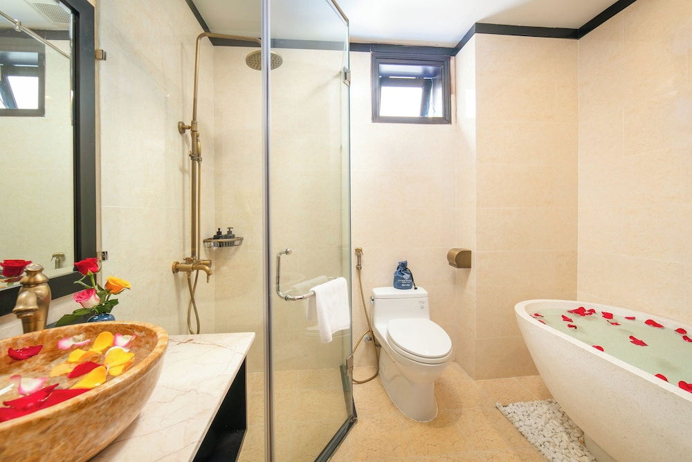 جناح غراند بسرير مزدوج أو سريرين منفصلين بإطلالة على النهر بشرفة، Silk River Hoi An Hotel & Spa 3/3