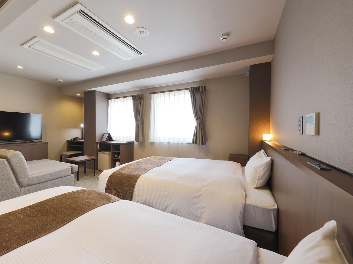 Renovated, Twin Beds, Station Front, Building 2